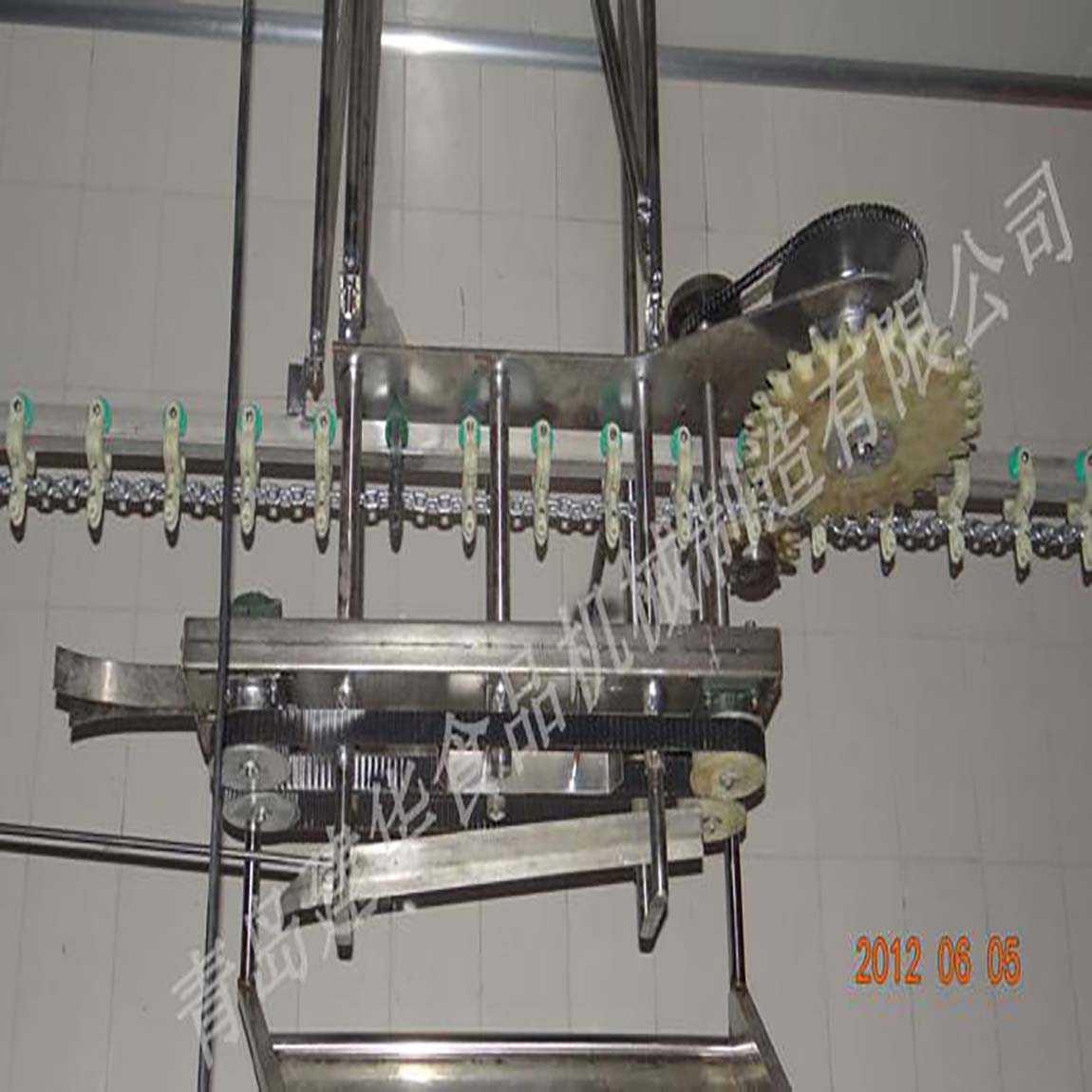 Automatic cutting jaws, claws and remove the skin off claws